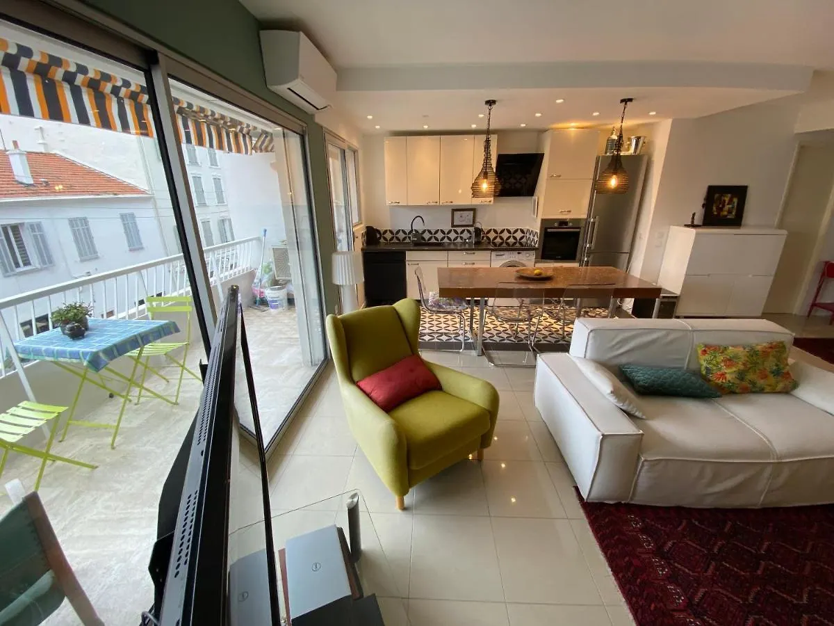 Grand Appartement De Style Avec Parking - 戛纳